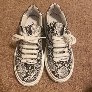 Valentino women size 8 snake print sneakers